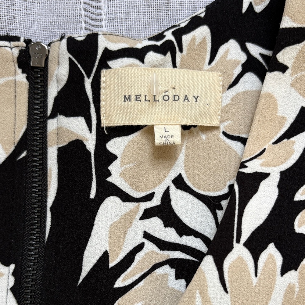 Melloday Floral Print V-Neck Short Sleeve Blouse - Picture 7 of 12